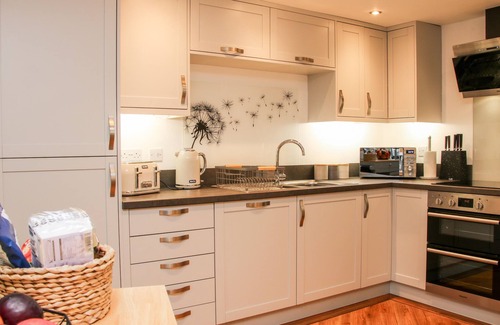 Shrewsbury Cabaña | 6 THE ENGINE SHED, family friendly, with a garden in Shrewsbury