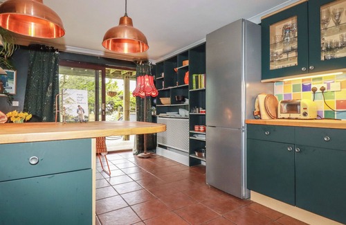 Praa Sands Casa | 6 THE LINKS, pet friendly, country holiday cottage in Praa Sands