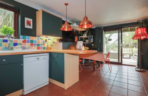 Praa Sands Casa | 6 THE LINKS, pet friendly, country holiday cottage in Praa Sands