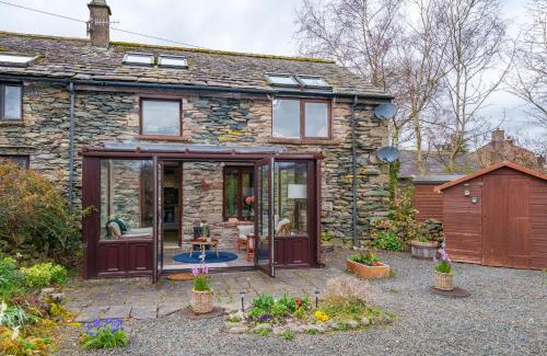 Bampton Casa | 6 The Mews - Cosy Cottage with garden