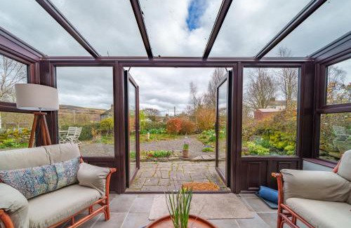 Bampton Casa | 6 The Mews - Cosy Cottage with garden