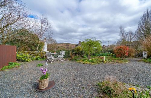 Bampton Casa | 6 The Mews - Cosy Cottage with garden