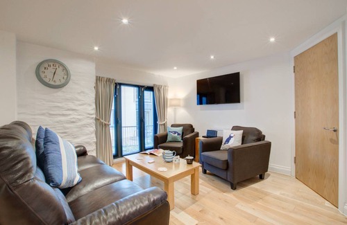 Dartmouth Cabaña | 6 The Sail Loft