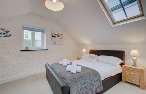 Dartmouth Cabaña | 6 The Sail Loft