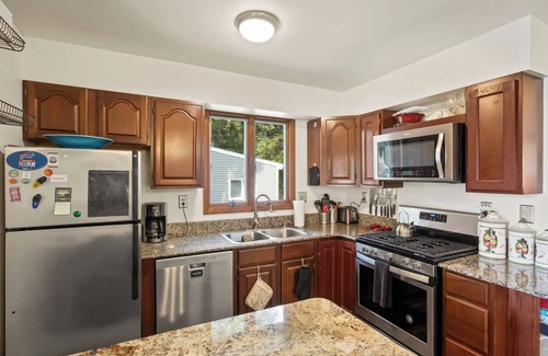 Honeoye Casa | 60' Honeoye Lakefront | Dock | Kayaks | Lake View