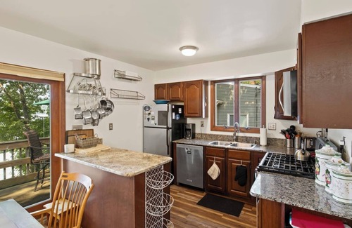 Honeoye Casa | 60' Honeoye Lakefront | Dock | Kayaks | Lake View