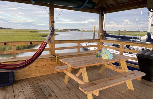 Charleston Alquiler De Eote | 60' Sailing Yacht on a Private Dock