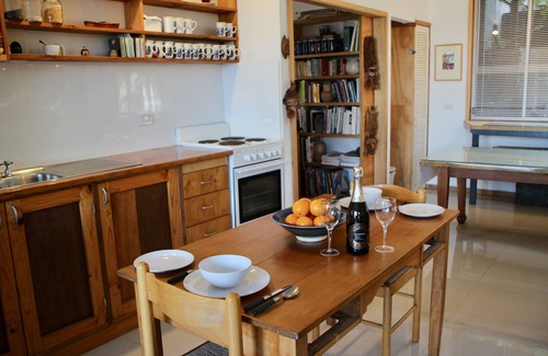 Kiama Apartamento | 80 sq meters of totally private studio gallery space.
