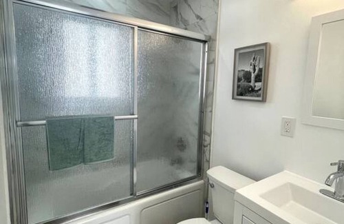 Little Ranches Apartamento | 600 apt 3 · Modern Studio W/ Parking 10 min to FLL & Beach