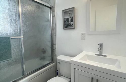 Little Ranches Apartamento | 600 apt 3 · Modern Studio W/ Parking 10 min to FLL & Beach