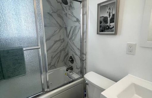 Little Ranches Apartamento | 600 apt 3 · Modern Studio W/ Parking 10 min to FLL & Beach