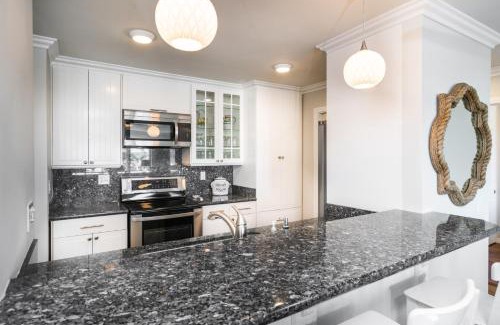Balboa Peninsula Casa | 600 E Oceanfront 2B