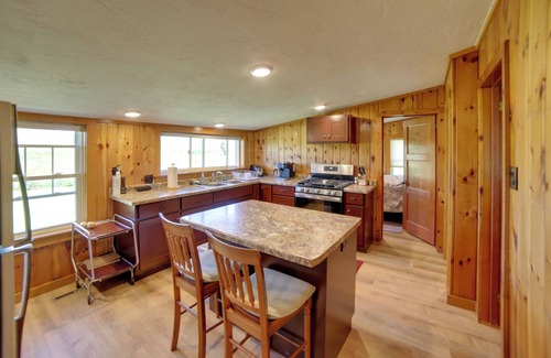 Oconto Cabaña | 600' of Green Bay Frontage & Dock: Cozy Cottage