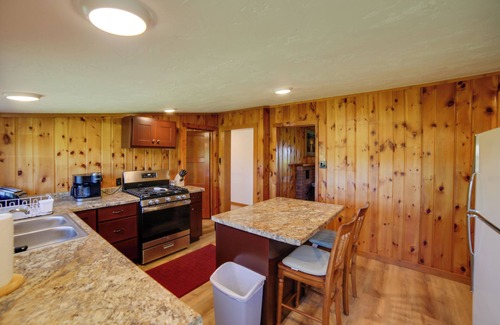 Oconto Cabaña | 600' of Green Bay Frontage & Dock: Cozy Cottage
