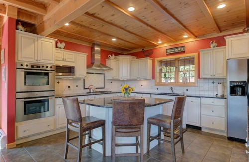 Bartlett Casa | 6000 ft² Log Home With Amazing Views ~ 3 Miles To Storyland. No parties/events.