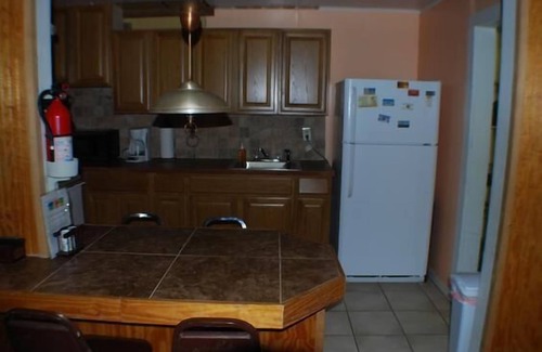 Port Mansfield Condominio | 601 Baffin - Cozy little cottage! Screened in front porch.
