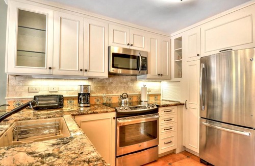 Carlsbad Casa | 604 Gorgeous Renovated Condo, Steps to Omni Spa, Golf, Tennis, PFC & Exclusive Building Pool