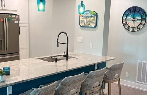 Siesta Key Condominio | 6057 EPW Enjoy Tranquil Waterfront Relaxation