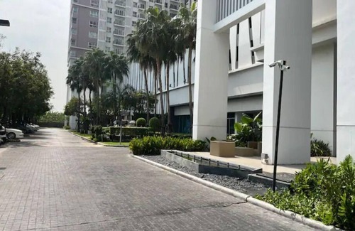 Bang Khae Condominio | 60m MRT, 1BR Condo with Inf. Pool, Balcony & Gym