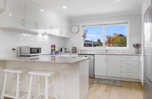 Berridale Casa | 61 Myack Street - Modern 4BR Home in Berridale l WiFi l Aircon