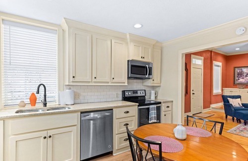 Natchez Condominio | 610 Franklin: 5B | 1/1 | Heart of Downtown | Washer/Dryer