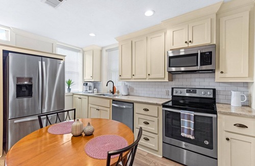 Natchez Condominio | 610 Franklin: 5B | 1/1 | Heart of Downtown | Washer/Dryer