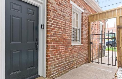 Natchez Casa | 610 Franklin - 5B - 1 Bed, 1 Bath, Heart of Downtown, Washer & Dryer