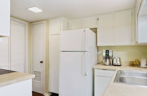 Highland Hills Apartamento | Spacious ATX Apt | Private Deck + All Essentials
