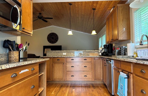 Byrdstown Casa | 625 Frisco Ln, just up the hill from Sunset Marina, 4.4 miles from Byrdstown