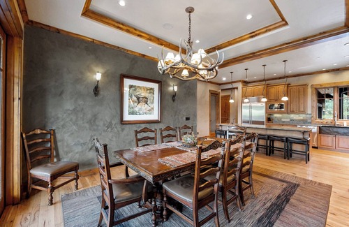 Cle Elum Cabina | 6300, SF 7 Bdr w/Pool, Hot Tubs, Golf Sim, Bar and Huge Game Room on Prospector