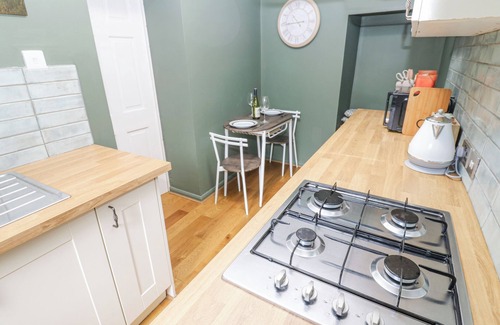 Stanhope Cabaña | 64 FRONT STREET, pet friendly, with open fire in Stanhope