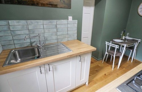 Stanhope Cabaña | 64 FRONT STREET, pet friendly, with open fire in Stanhope