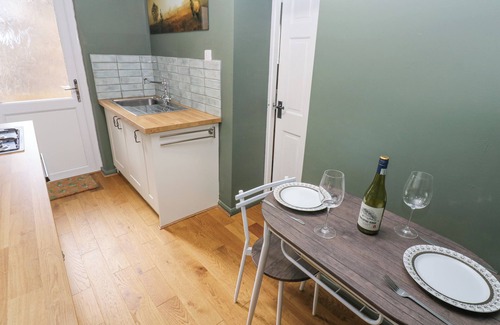 Stanhope Cabaña | 64 FRONT STREET, pet friendly, with open fire in Stanhope