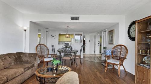 Siesta Key Casa | 6415 Midnight Pass #307