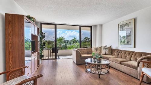 Siesta Key Casa | 6415 Midnight Pass #307