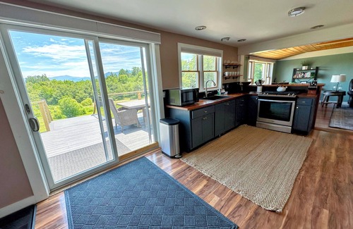 Whitefield Casa | 64J Stunning views, close to attractions! 20 mins to Bretton Woods. Hot Tub, AC, dog friendly!