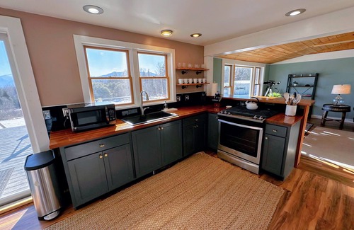 Whitefield Casa | 64J Stunning views, close to attractions! 20 mins to Bretton Woods. Hot Tub, AC, dog friendly!