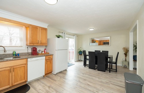 Randolph Apartamento | 65 - 5BR - Randolph Elegant Haven near Dog Park
