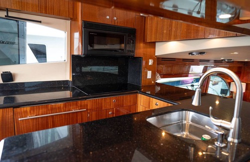 Marina del Rey Alquiler De Eote | 65' HATTERAS / FAMILY HATTERS Delightful yacht in Marina del Rey