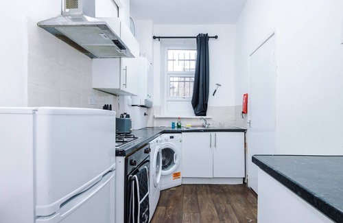 Bradford Casa | 65 Inch TV & Luxurious 2 Bedroom Suite for Your Ultimate Getaway Open