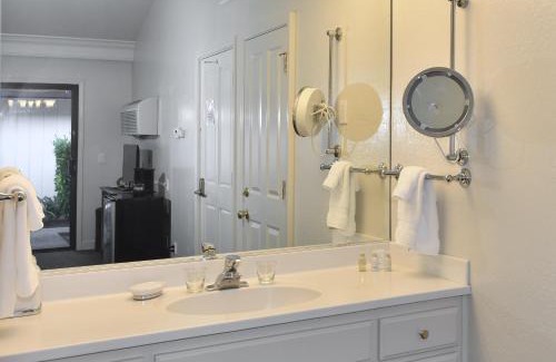 Napa Hotel | 657 Cottages at Silverado residence