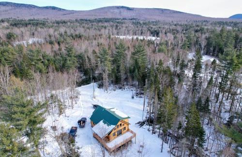 Carroll Casa | 65PT New Log Cabin in Private Setting. Hot tub. Gym/Pool Access!