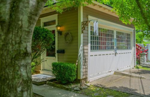 Eureka Springs Historic District Villa | 66 Center - Carriage House