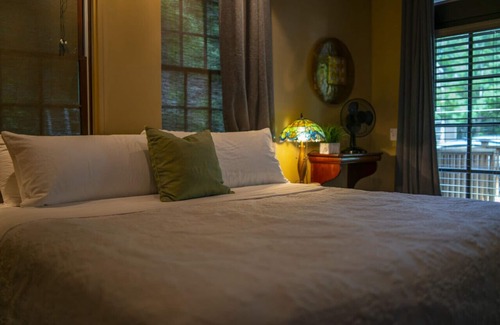 Eureka Springs Historic District Casa | 66 Center - The Studio