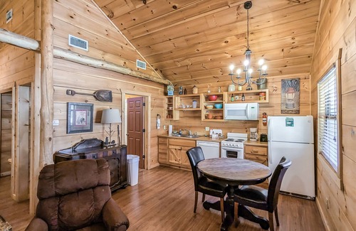 Mountain View Cabina | #67 Pinewoods Cabin: Gentle Ben