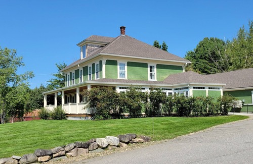 Jefferson Casa | 68CP: Luxury farmhouse at the award-winning Bellevue Barn, 2 min to Santa's Village, AC, fireplace!