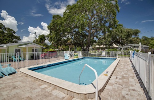Safety Harbor Cabaña | 6A New! Renovated 1/1 at Coastal Cottages!