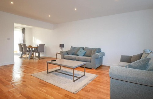 Harlyn Casa | 6A The Mews