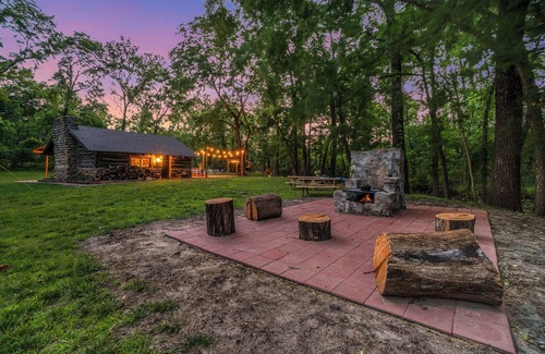 Grandview Casa | 6Acre Cabin-DiscGolfCourse-Sleeps 15-Pet Friendly!