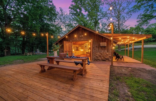 Grandview Casa | 6Acre Cabin-DiscGolfCourse-Sleeps 15-Pet Friendly!